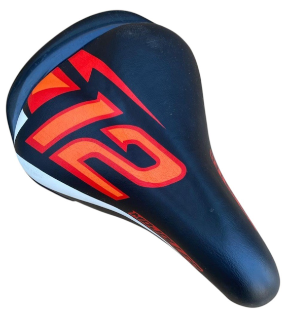 Siodło dziecięce Majdller czarno/czerwone